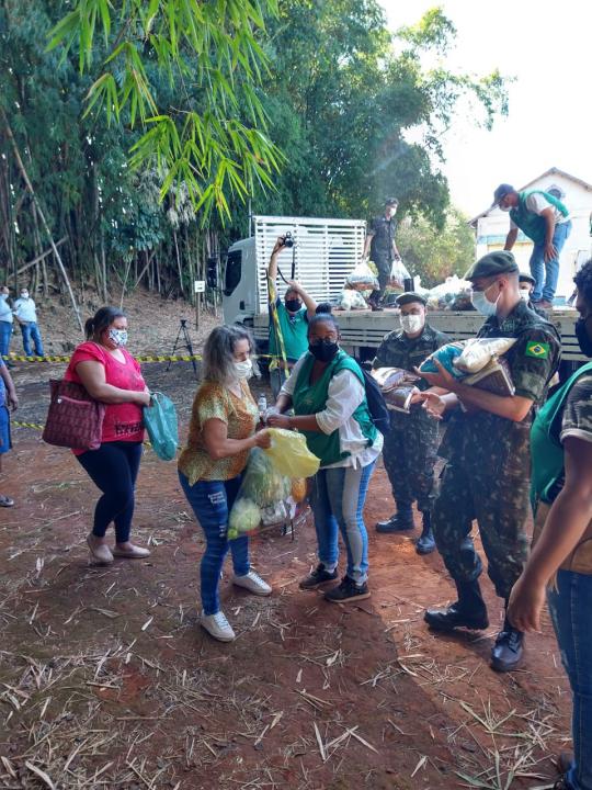 Foto 7 de 14 — AGORA: Distribuição de alimentos começa na Ceagesp para reduzir filas